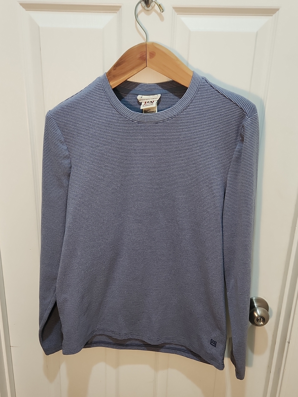 Avalanche Men's Light Blue & White Crewneck Sweater